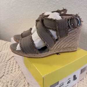 Bettye Muller Sage Espadrille Wedge Sandal Size 40 Stone Panama Canvas NIB